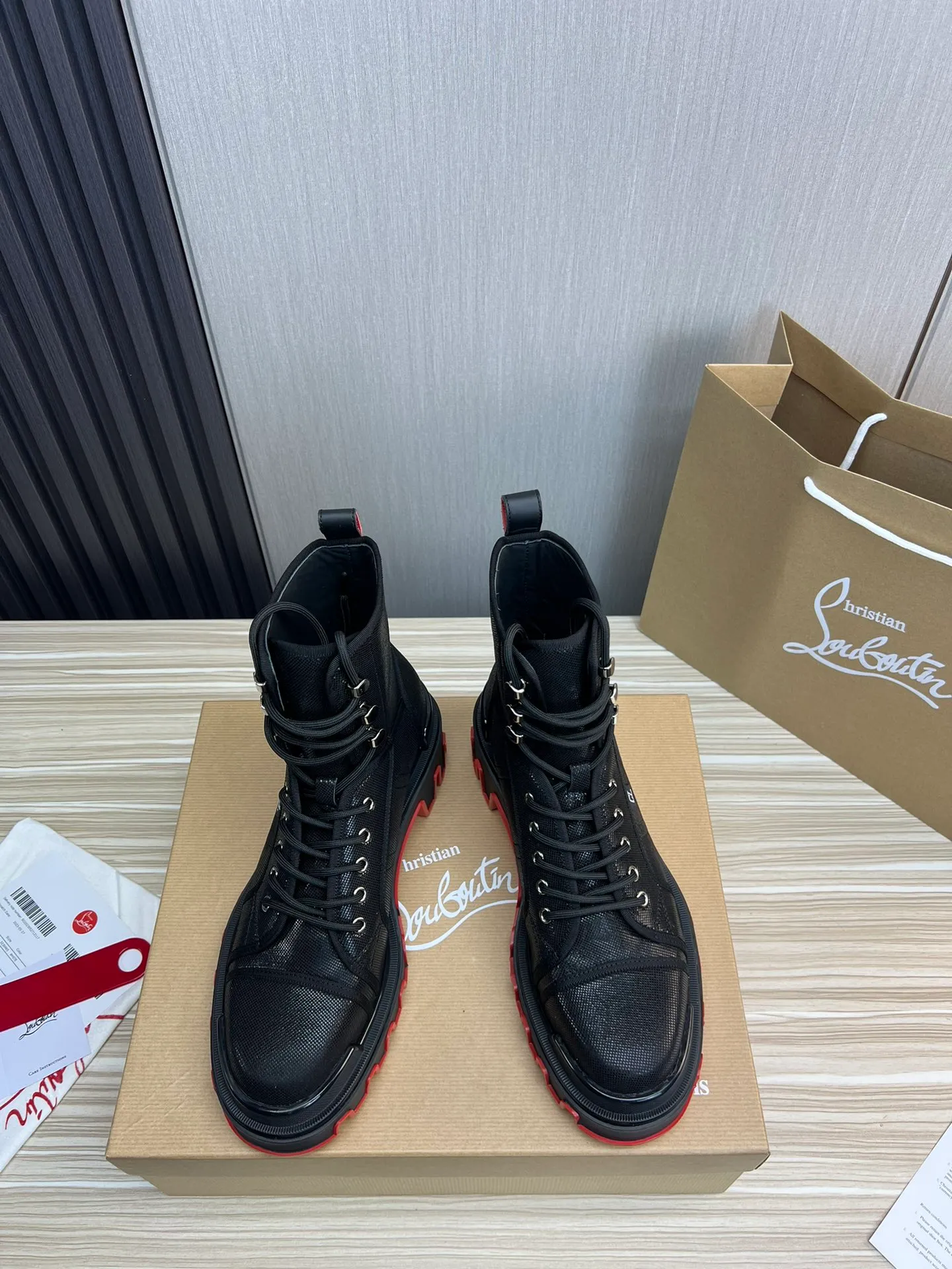 Men's shoes 💰820💰 CL popular red-soled boots 🆑1:1 original mold opening. Official website updated simultaneously ~ Christian* Louboutin, imported cowhide leather upper + water-dyed cowhide lining, original thick red sole, wear-resistant and non-slip ⬆️ Full set of counter packaging 🎁38-45 (38.45 custom-made, non-refundable)